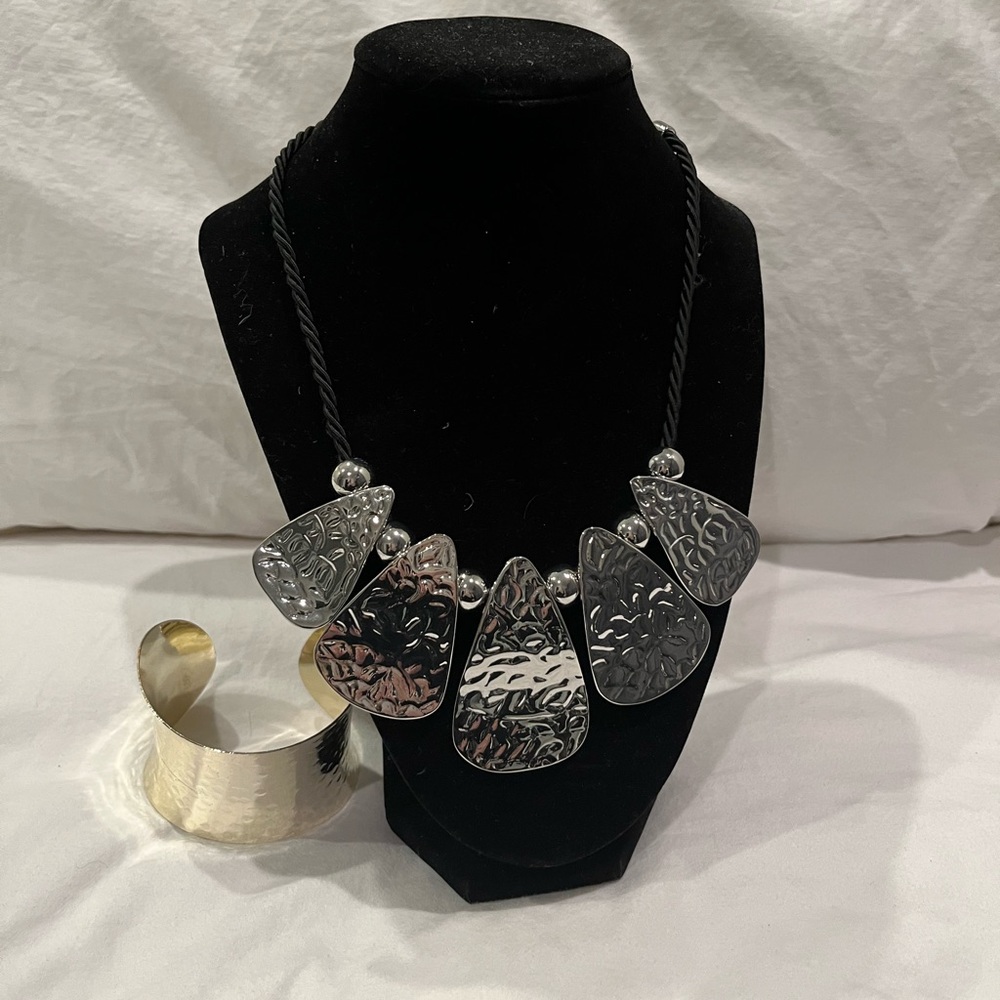 Silver plated necklace with cuff bracelet